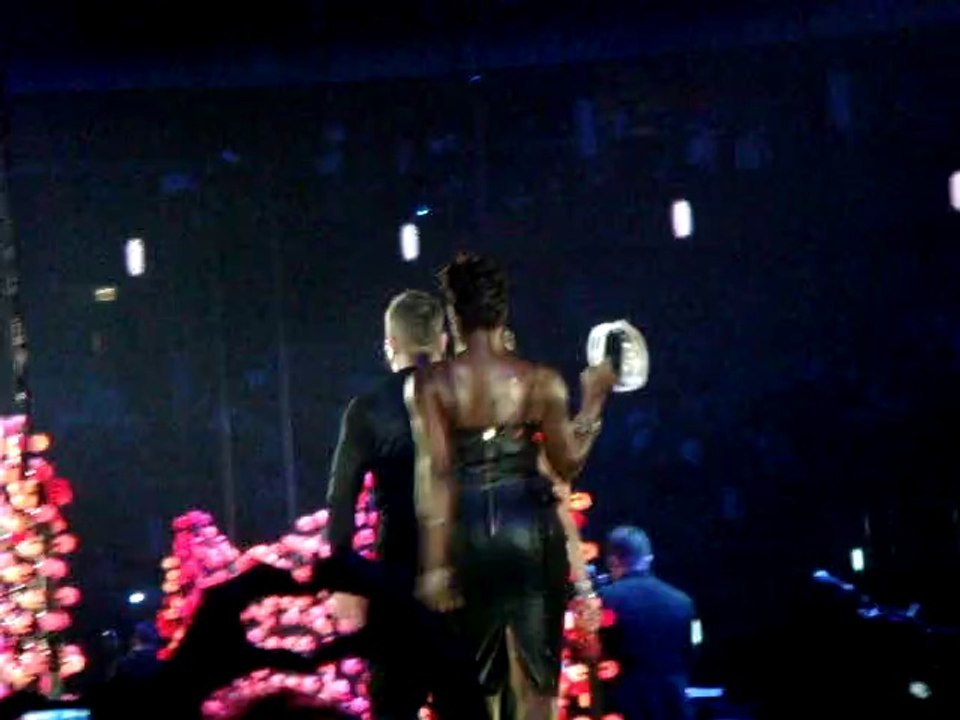 Robbie Williams - Hot Fudge