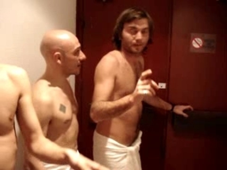 Les garçons dans les vestiaires !!!