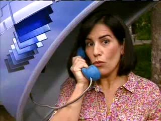 Gloria Pires ligando para velhos personagens no Vídeo Show