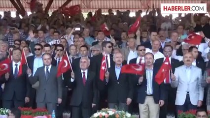 Sarayiçi Er Meydanı'nda, büyük boyutta Türk bayrağı dolaştırıldı -