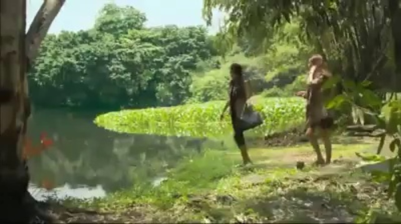 dangerous elegator eating girl
