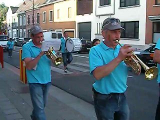 Ambiance dans les rues de Leuze-en-Hainaut après le match Belgique-Russier