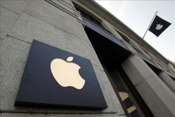 Baño de multitudes en el desembarco de Apple en la Puerta del Sol
