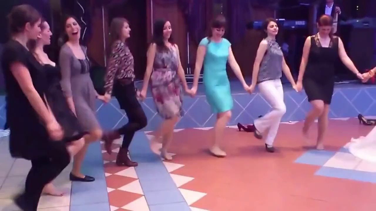 Karadeniz kızları düğünde işte böyle horon oynar