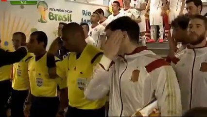 Eli Havada Kalan Sevimlilik Abidesi Yan Hakem