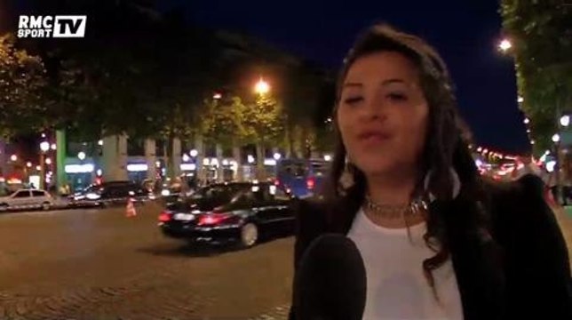 Football / La joie des supporters algériens sur les Champs-Élysées - 22/06