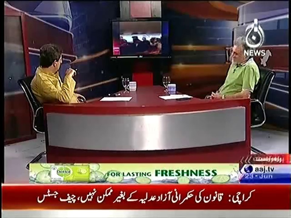 Nusrat Javed Blasted and Made Fun of Dr. TahirulQadri in a Live Show