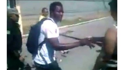 Él Ghana: Sulley Muntari reparte dinero en un barrio pobre