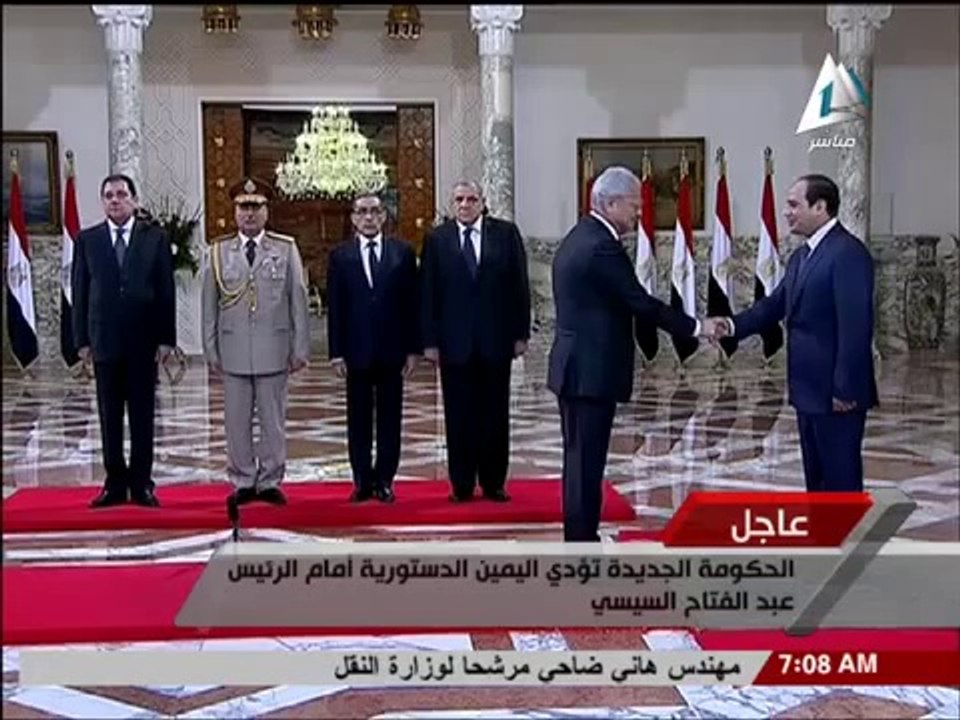 شاهد|| عاطف حلمى يؤدى اليمين الدستورية وزيرا للاتصالات