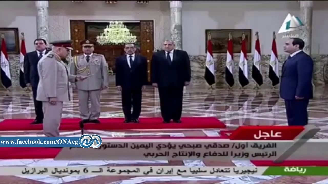 شاهد|| وزير الدفاع يؤدى اليمين الدستورية أمام السيسي