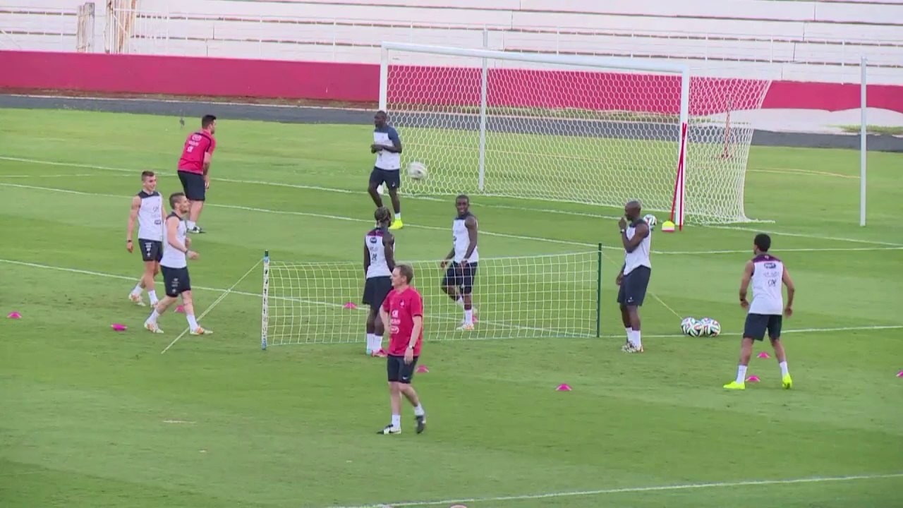 Ecuador train before game against France