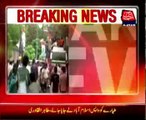 Dr Tahirul Qadri refuses to get off at Lahore airport