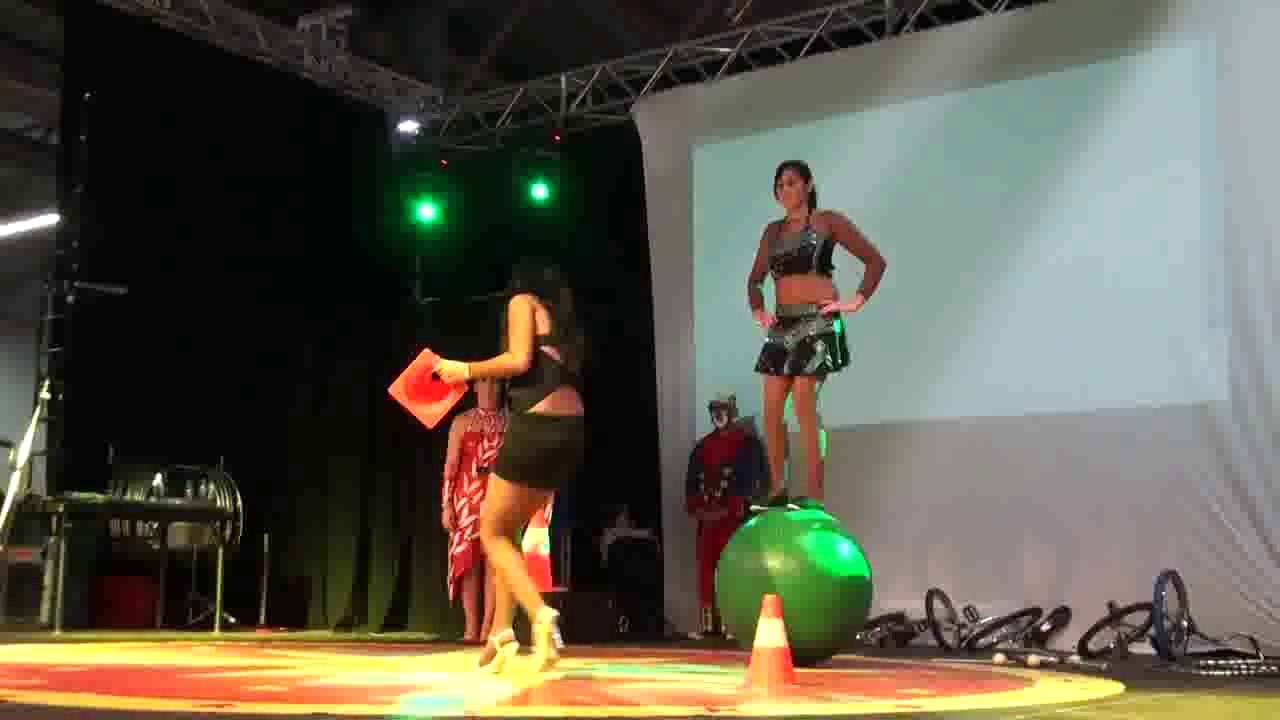 Spectacle d'acrobatie - prenez un spectacle d'acrobatie