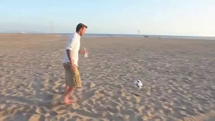 David Beckham 50 Metreden 3 Topu Çöp Kovasına Sokuyor