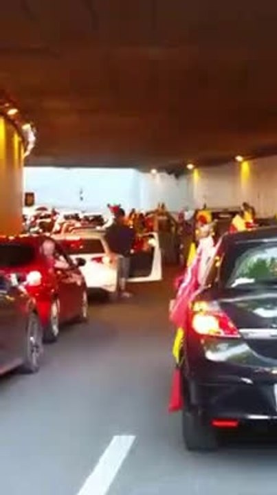 Mons - Les supporters belges ont envahi le ring de Mons