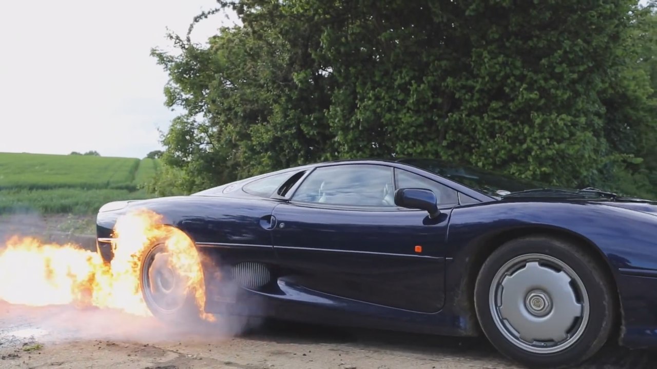 Flaming Jaguar Joyride XJ220 Burnout