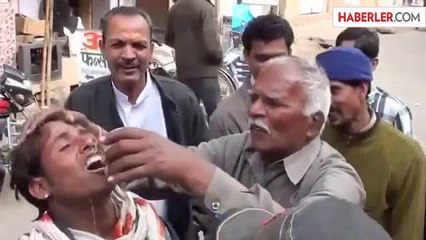 Hindistan'daki Diş Beyazlatma Yöntemi Şaşırttı
