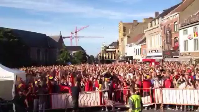 Mouscron: ambiance sur la Grand-Place lors du but d'Origi face à la Russie