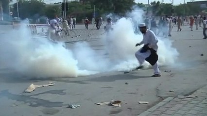 Pakistan cleric supporters in clashes