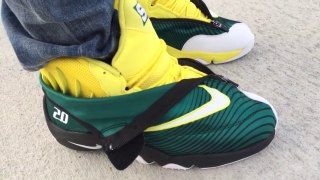 Nike Zoom Glove x Sole Collector _Sonic Wave_ on feet