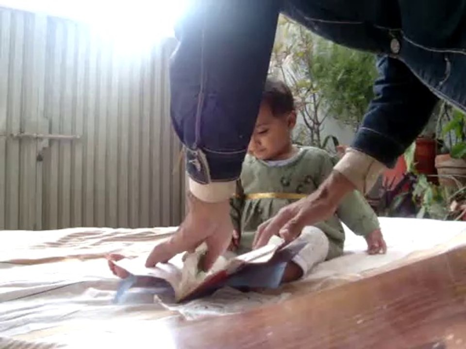 Cute baby crazy to read books (dailymotion official content )