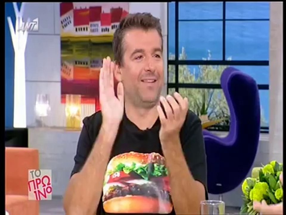 Η Φαίη Σκορδά με μαύρο φόρεμα και μπότες