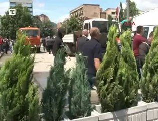 MİTROVİÇA'DA YENİ BARİKAT KURULMASINI PROTESTO EDEN GRUBA MÜDAHALE