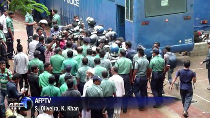 Pena de morte para oito islamitas em Bangladesh