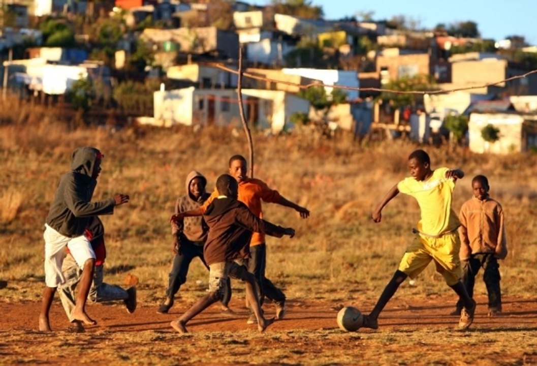La conquête mondiale et pacifique du football
