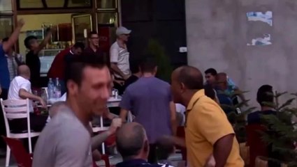 فرحة جماهير الجزائر بالفوز علي كوريا الجنوبية بالمونديال