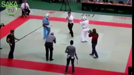 Sporcuları Döven Hakem