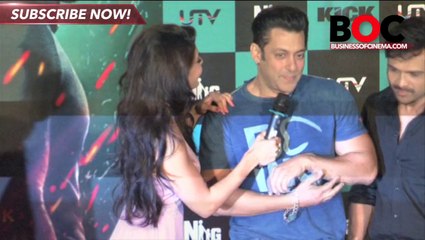 OMG! Jacqueline Fernandez Gets All Touchy With Salman Khan