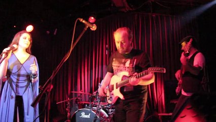 Nilüfer Açıkalın - Gömlek (Live Performance)