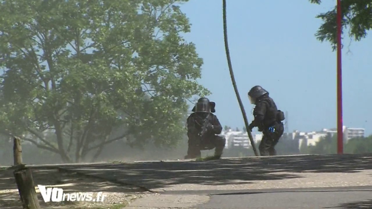 Le RAID intervient lors d'un exercice géant à la base de loisirs de Cergy