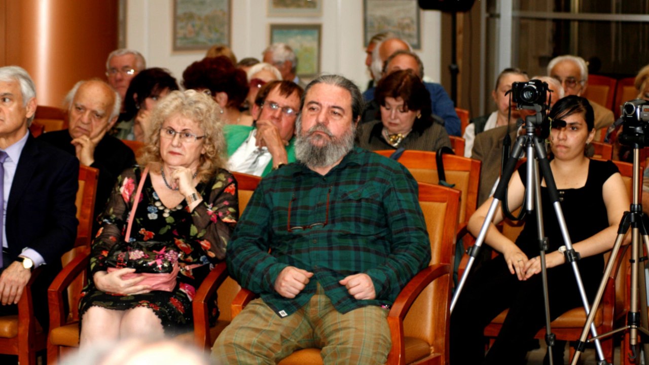 Mantaua Iancului - Valentin Hossu Longin(Foto montaj)