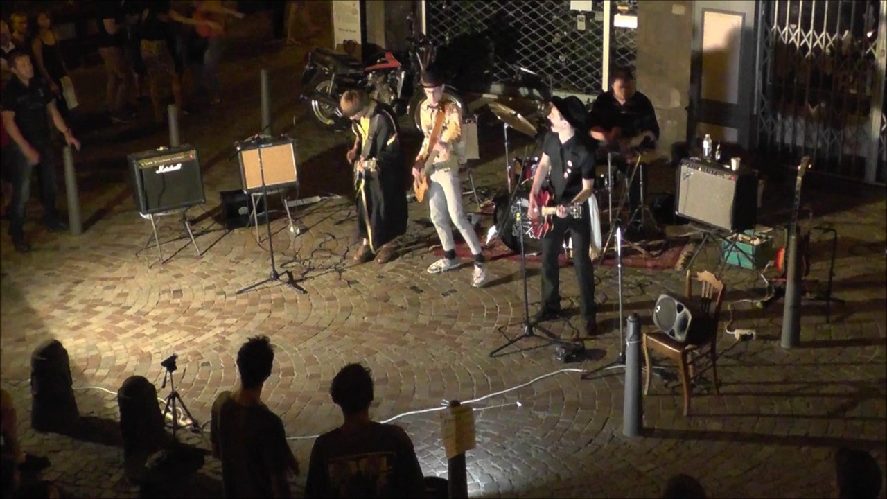 Thunderstruck (ACDC) repris par les EconomistFrogs