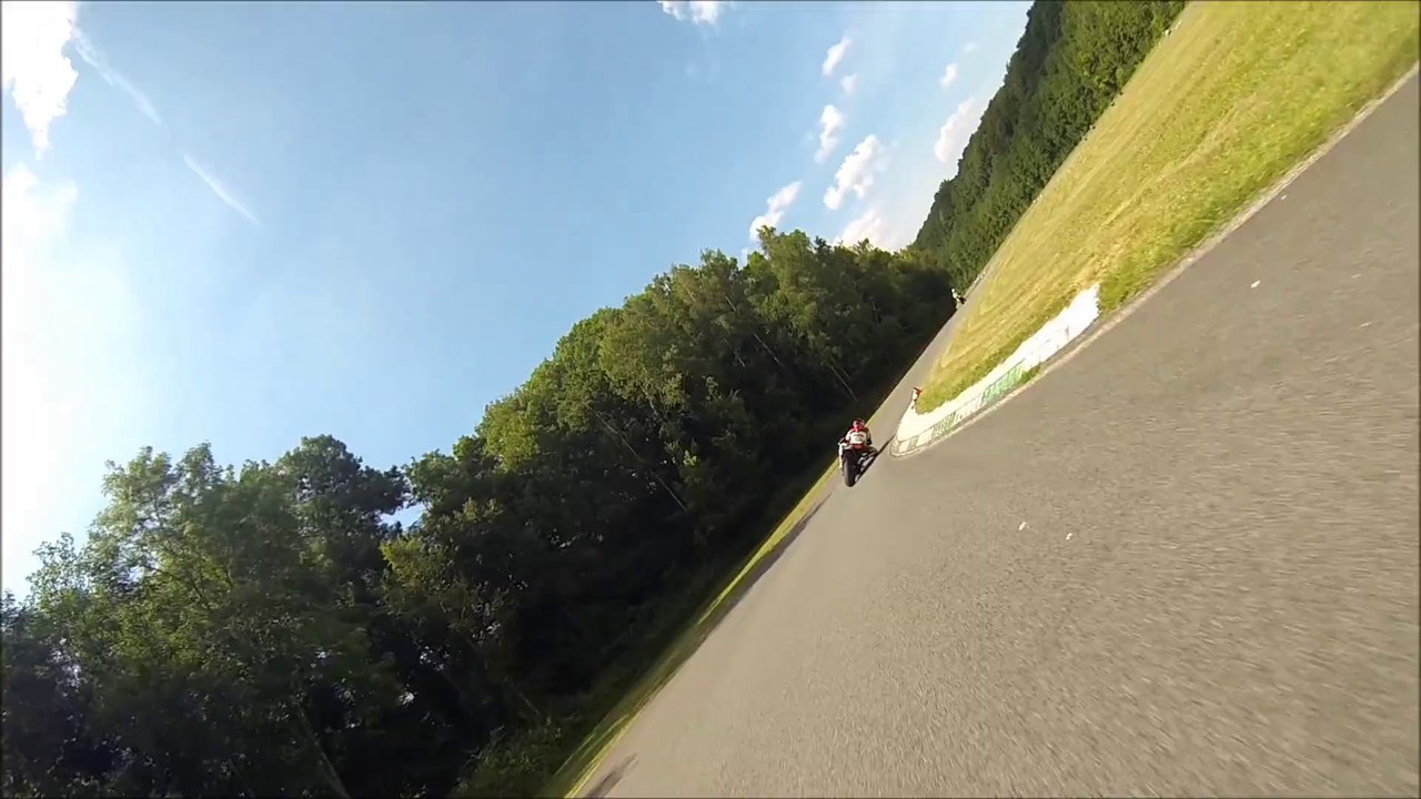 Yin à Folembray - ptite glissade