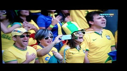 MUNDIAL 2014: Brasileños cantan el Himno Nacional (Brasil x Camerún)