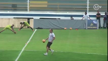 Relembre! Dorival dá show de habilidade em treino