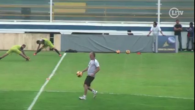 Relembre! Dorival dá show de habilidade em treino