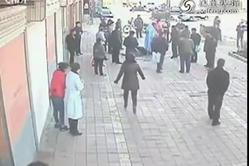 Karısını sokak ortasında cayır cayır yaktı!