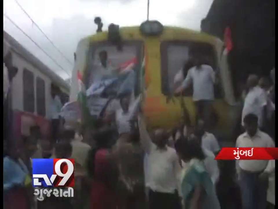 Congress protests against steep railway fare hike in Mumbai - Tv9 Gujarati