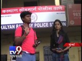 Police beats up man for no reason at Kalyan railway station, Mumbai - Tv9 Gujarati