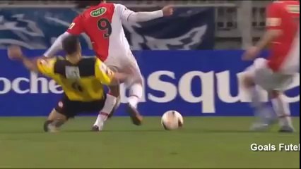 Relembre a lesão que tirou Falcao García dos campos