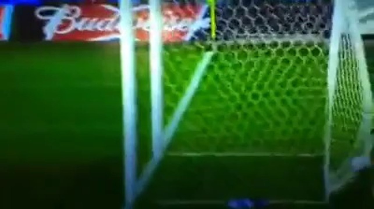 VAN PERSIE! With an SPECTACULAR Header!