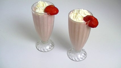 STRAWBERRY BANANA MILKSHAKE *COOK WITH FAIZA*