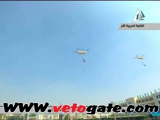 طلاب الكلية الحربية يأدون تدريبات الهيليكوبتر ويعلقون فى "الهواء"