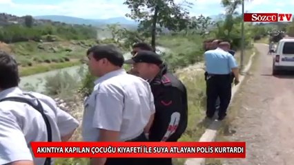 Akıntıya kapılan çocuğu kıyafeti ile suya atlayan polis kurtardı
