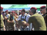 Napoli - Paracadutismo alla Rotonda Diaz (22.06.14)