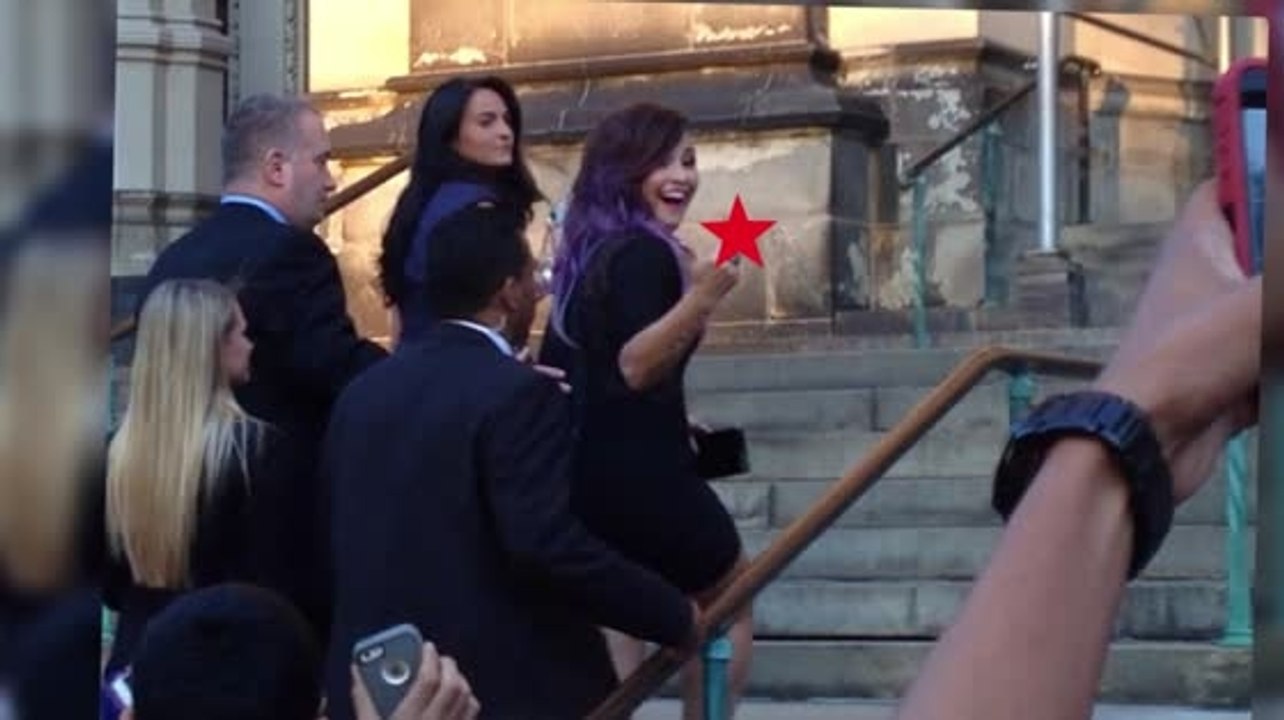 Demi Lovato Sticks her Middle Finger Up at the Paps